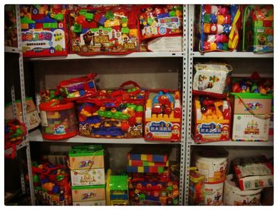 本店玩具銷售 款式多樣，物美價廉的兒童樂園