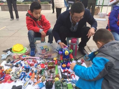 9歲小攤主淘寶造物節(jié)開張 舊玩具“雜貨鋪”里的大夢(mèng)想